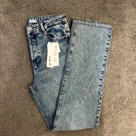 Zara Straight LegJeans - Picture 1 of 6